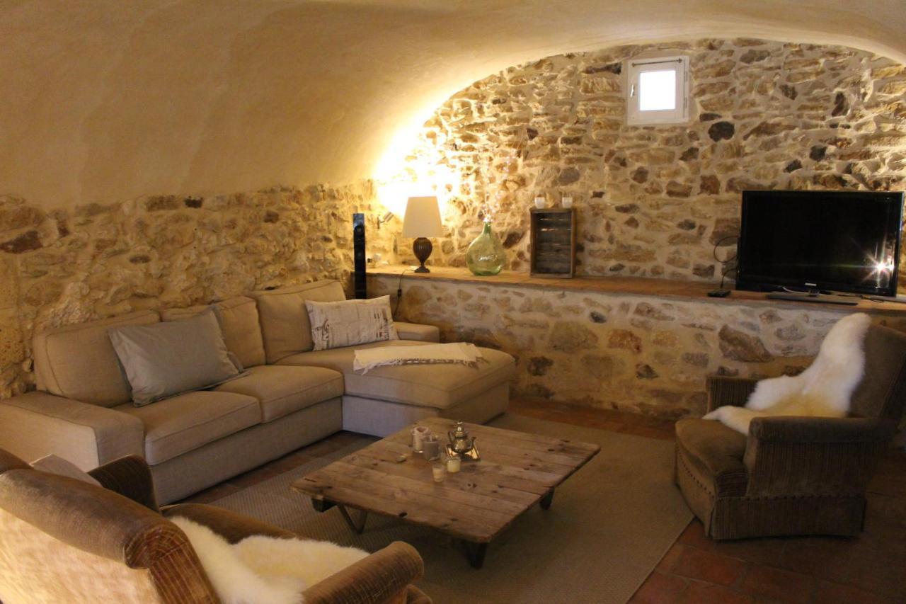 Mas Les Romarins, 10 Min D'Uzes, Piscine Et Grand Jardin Clos, Jeux, Nid De Repos Et Base Pour Activites Dans Le Gard (Adults Only) Exteriör bild